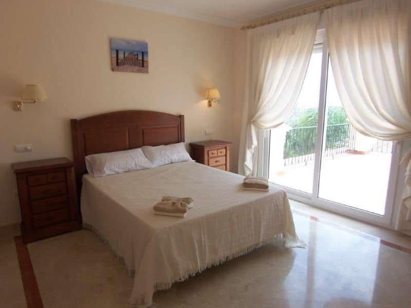 7 soverom Villa til salgs i Marbella med svømmebasseng garasje - € 2 450 000 (Ref: 9725377)