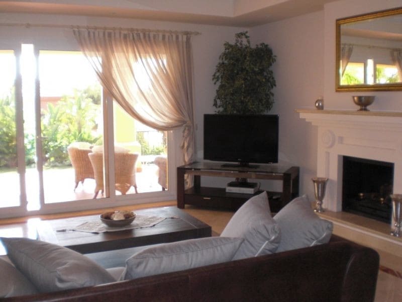 7 soverom Villa til salgs i Marbella med svømmebasseng garasje - € 2 250 000 (Ref: 9725378)