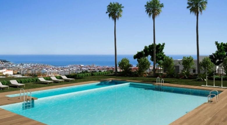 4 sypialnia Willa na sprzedaż w Estepona z basenem garażem - 546 000 € (Ref: 9725379)