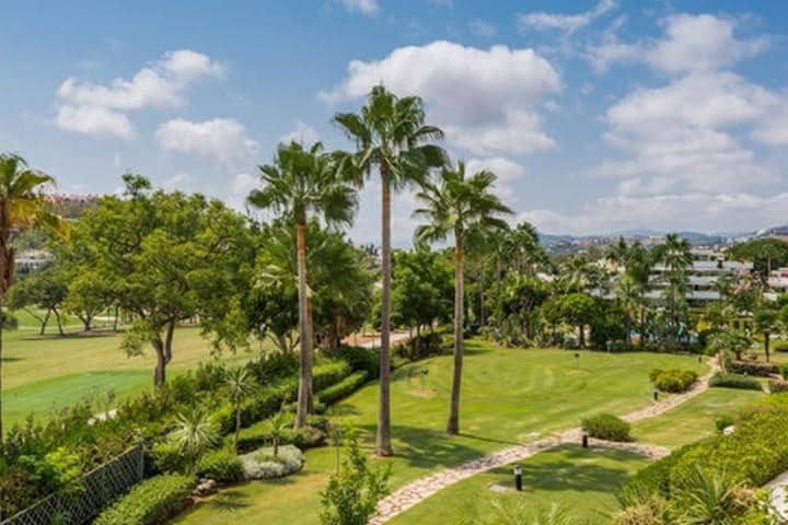 3 sypialnia Penthouse na sprzedaż w Marbella z basenem - 1 950 000 € (Ref: 9725381)