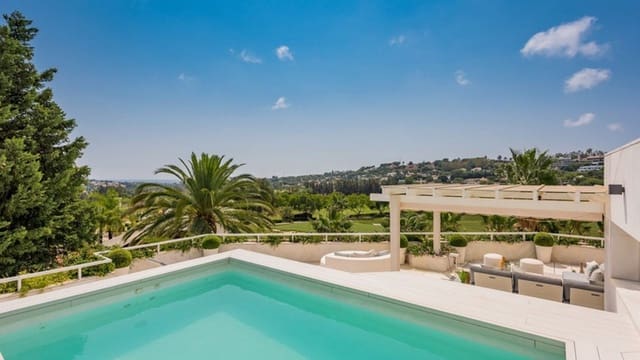 3 sypialnia Penthouse na sprzedaż w Marbella z basenem - 1 950 000 € (Ref: 9725381)