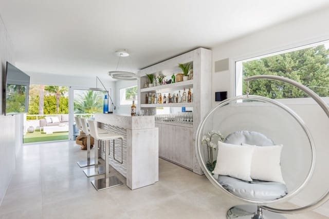 3 sypialnia Penthouse na sprzedaż w Marbella z basenem - 1 950 000 € (Ref: 9725381)