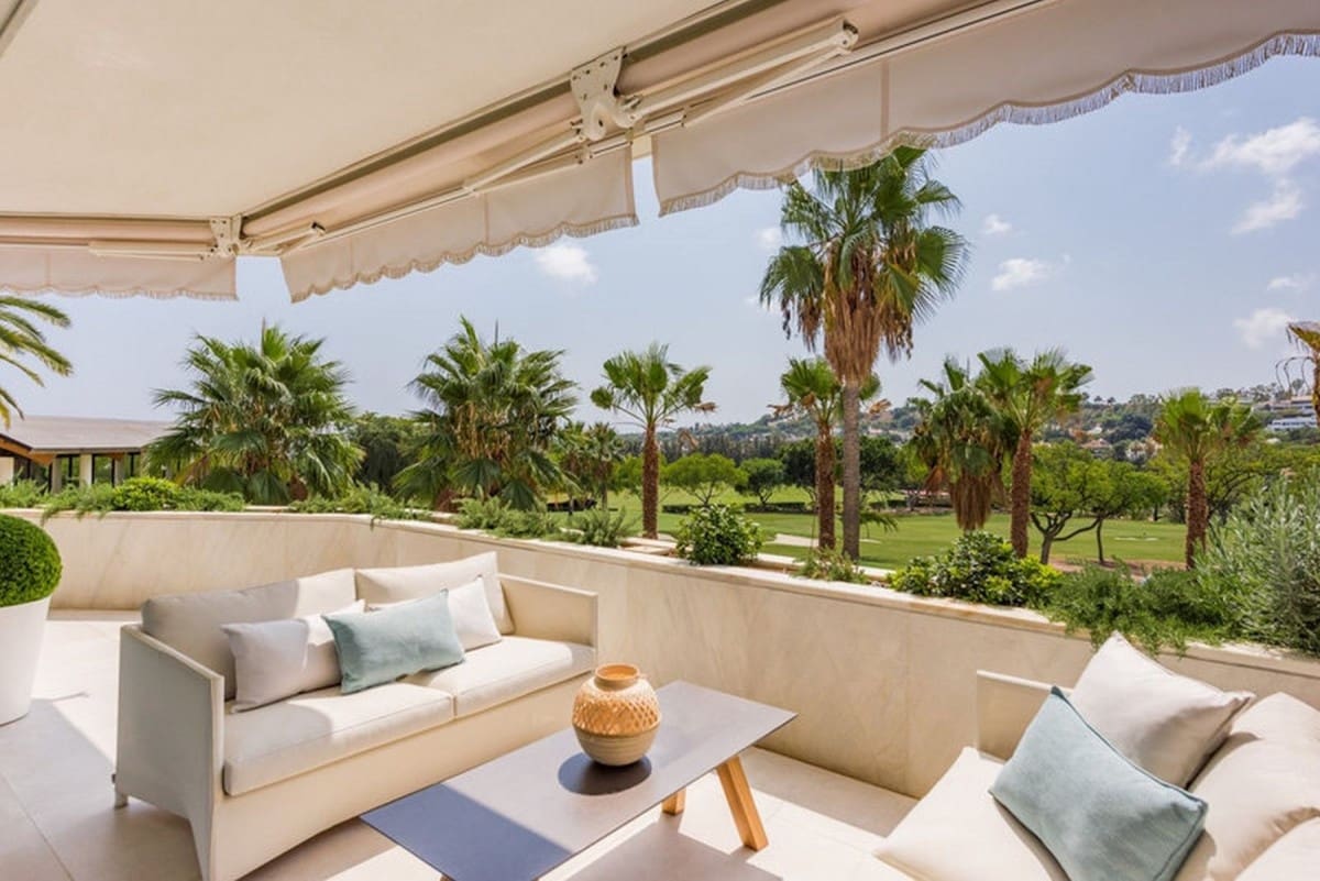 3 sypialnia Penthouse na sprzedaż w Marbella z basenem - 1 950 000 € (Ref: 9725381)