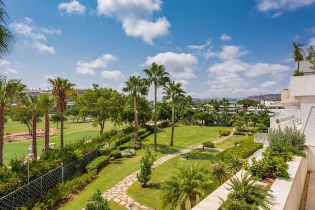 3 sypialnia Penthouse na sprzedaż w Marbella z basenem - 1 950 000 € (Ref: 9725381)