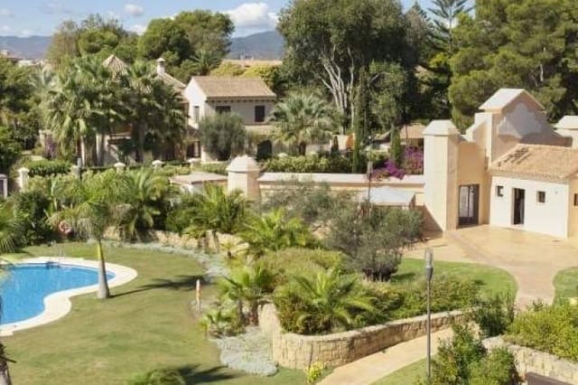 4 chambre Appartement à vendre à Puerto Banus, Marbella avec piscine garage - 1 163 500 € (Ref: 9725395)