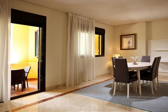 4 chambre Appartement à vendre à Puerto Banus, Marbella avec piscine garage - 1 163 500 € (Ref: 9725395)