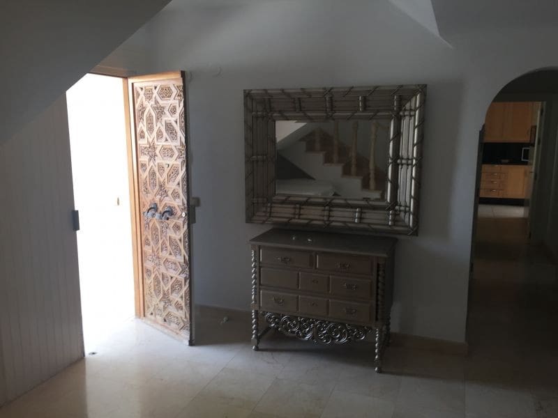 5 soveværelse Villa til salg i Marbella med swimmingpool garage - € 1.495.000 (Ref: 9725397)