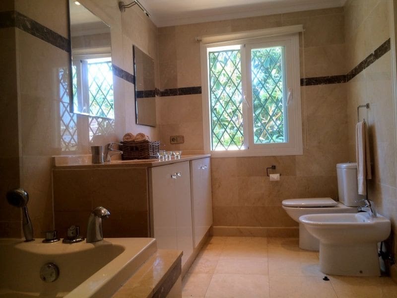 5 soveværelse Villa til salg i Marbella med swimmingpool garage - € 1.495.000 (Ref: 9725397)