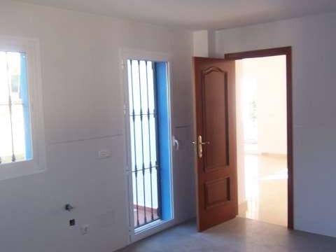 4 Zimmer Villa zu verkaufen in Marbella mit Pool - 1.200.000 € (Ref: 9725402)