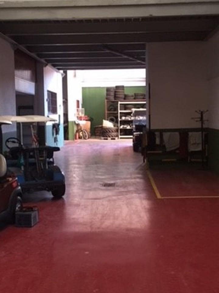 Commerciale in vendita in Nueva Andalucia con piscina - 975.000 € (Rif: 9725403)