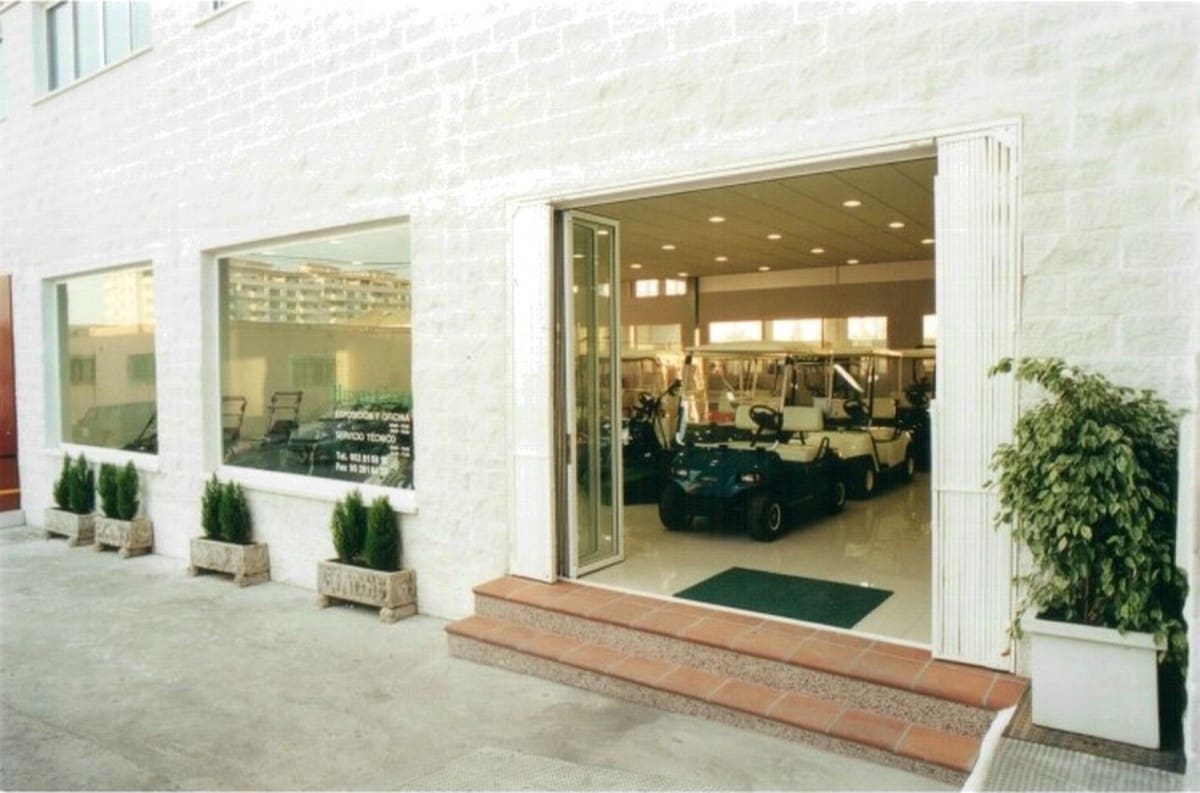 Commerciale in vendita in Nueva Andalucia con piscina - 975.000 € (Rif: 9725403)