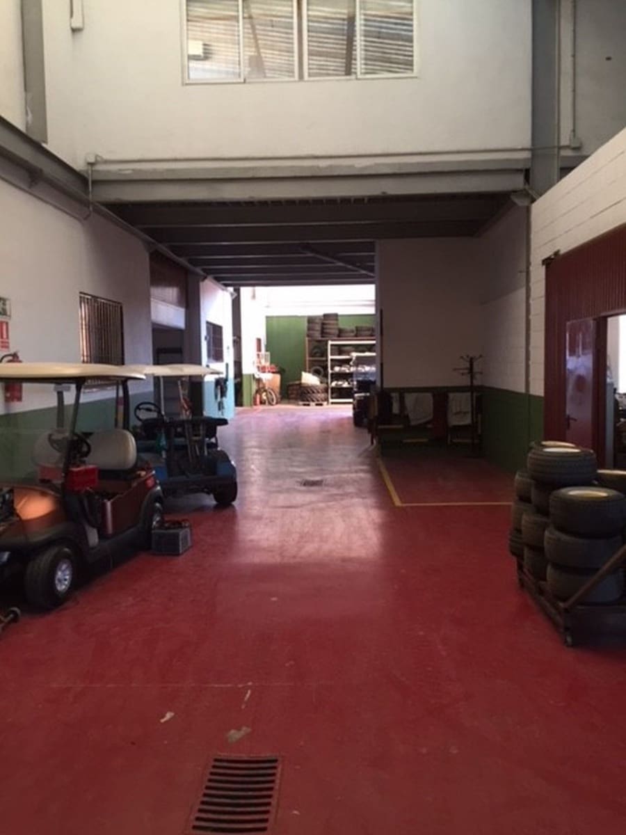 Commerciale in vendita in Nueva Andalucia con piscina - 975.000 € (Rif: 9725403)