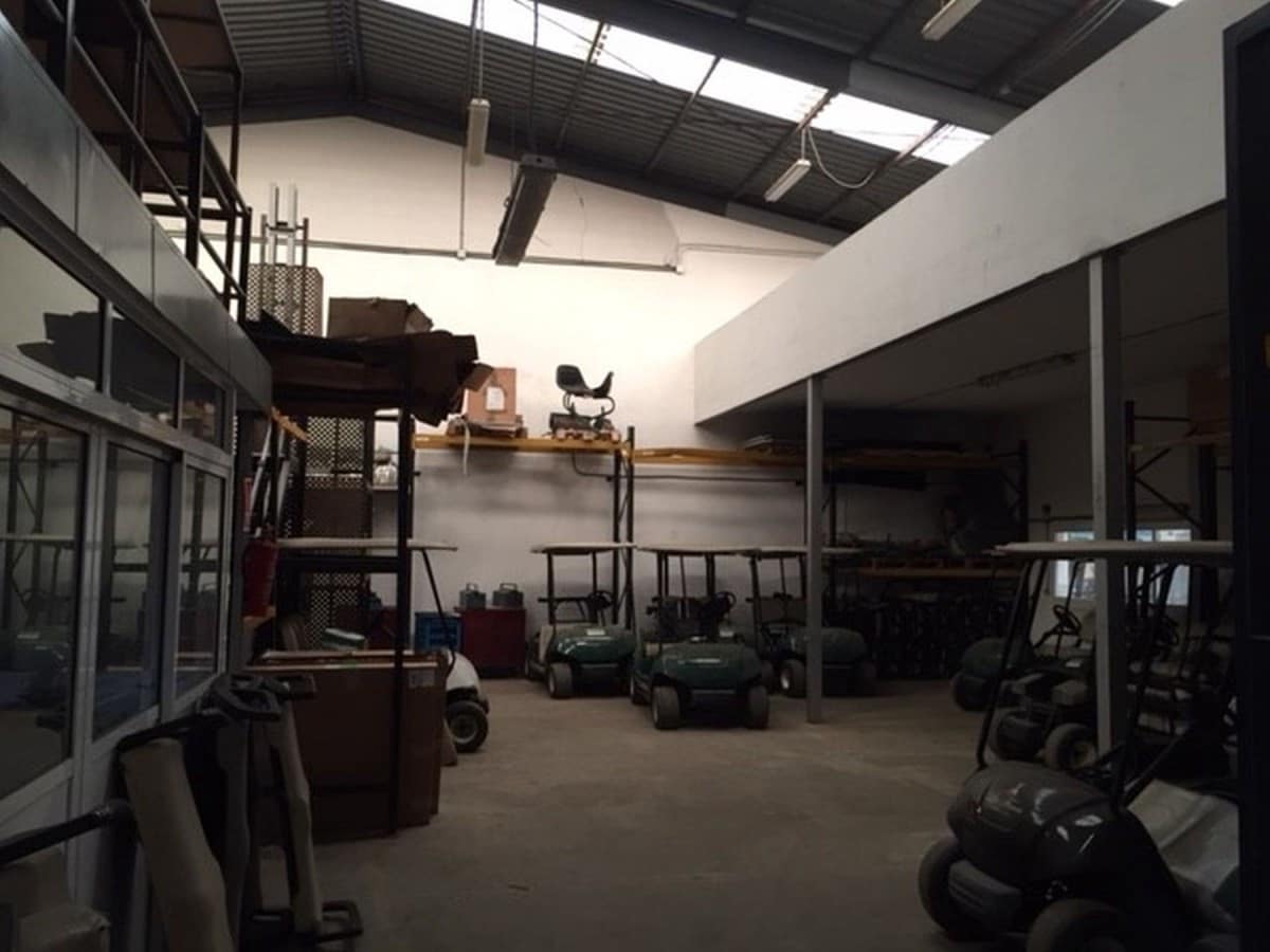 Commerciale in vendita in Nueva Andalucia con piscina - 975.000 € (Rif: 9725403)