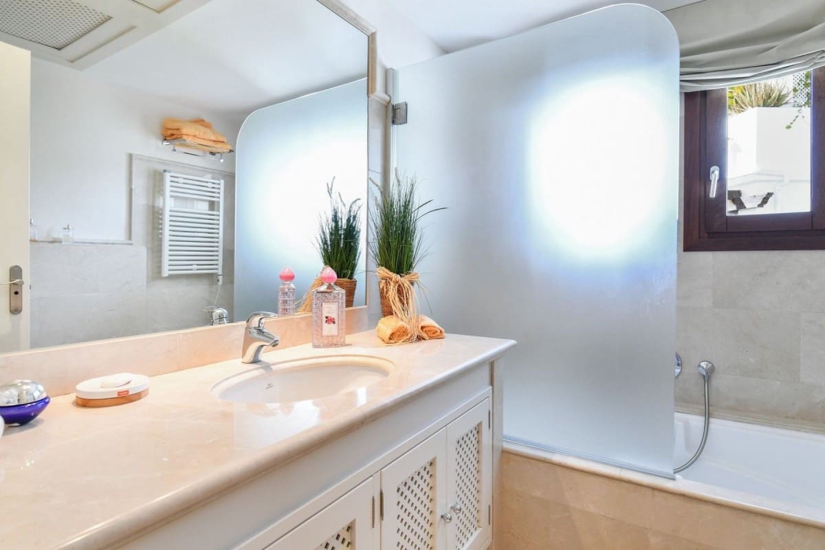 3 soverom Hus til salgs i Benahavis med svømmebasseng garasje - € 590 000 (Ref: 9725405)