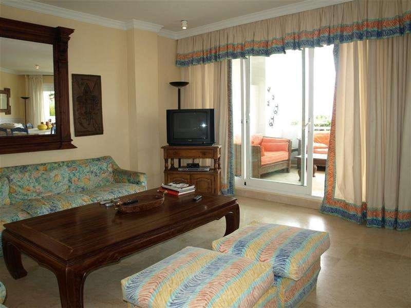 2 chambre Appartement à vendre à Puerto Banus avec piscine garage - 1 200 000 € (Ref: 9725407)