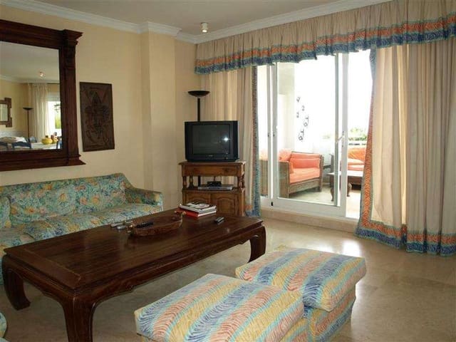 2 chambre Appartement à vendre à Puerto Banus, Marbella avec piscine garage - 1 200 000 € (Ref: 9725407)