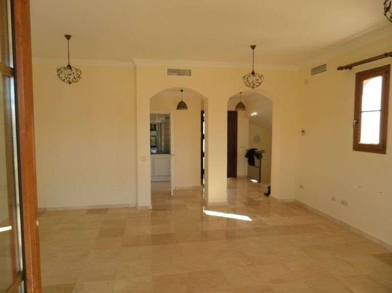 3 slaapkamer Villa te koop in Marbella met zwembad garage - € 750.000 (Ref: 9725413)