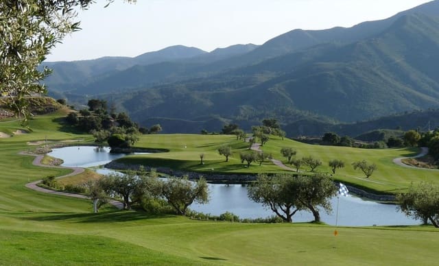 Chalet de 4 habitaciones en Mijas Costa, Mijas en venta con piscina garaje - 695.000 € (Ref: 9725416)