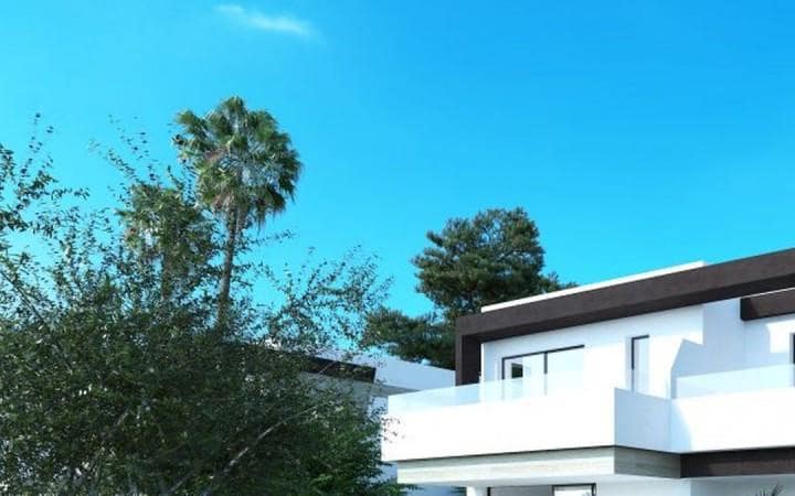 4 quarto Casa em Banda para venda em Estepona com piscina garagem - 345 000 € (Ref: 9725420)