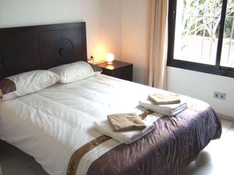 10 bedroom Villa for sale in Marbella with pool - € 1,350,000 (Ref: 9725421)