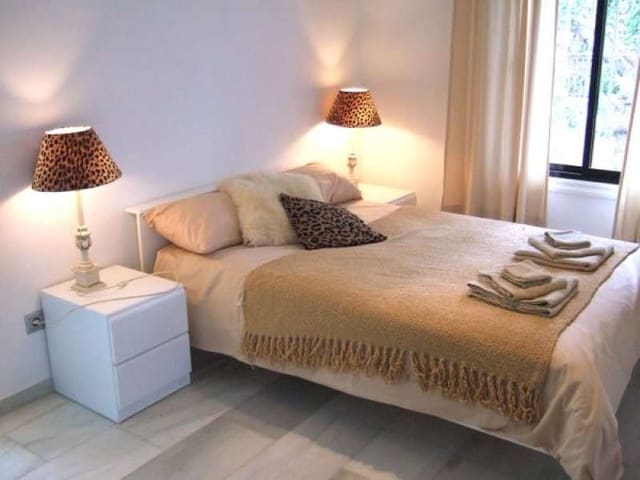 10 bedroom Villa for sale in Marbella with pool - € 1,350,000 (Ref: 9725421)