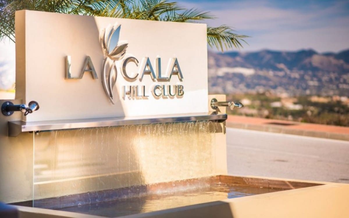 2 soverom Penthouse til salgs i La Cala de Mijas med svømmebasseng garasje - € 305 000 (Ref: 9725426)