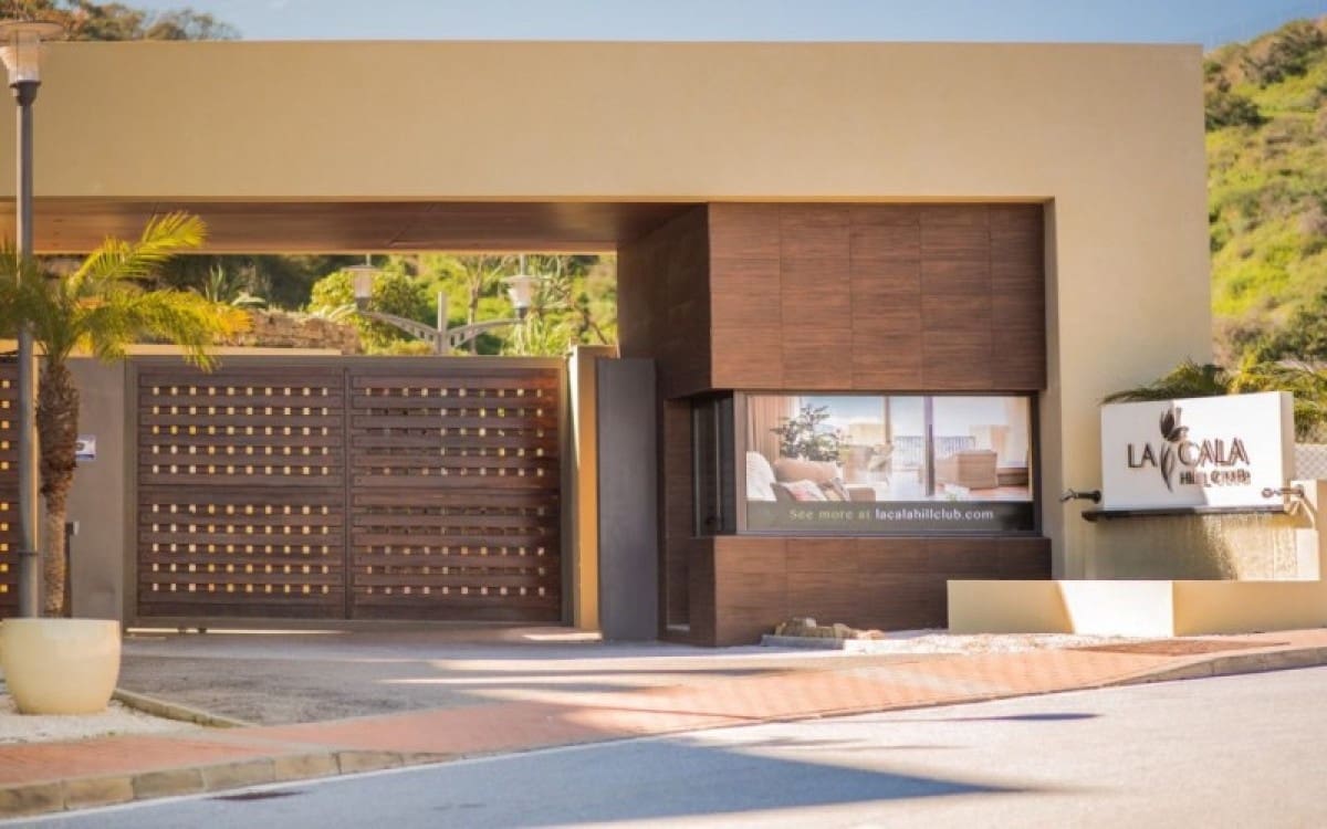 2 soverom Penthouse til salgs i La Cala de Mijas med svømmebasseng garasje - € 305 000 (Ref: 9725426)