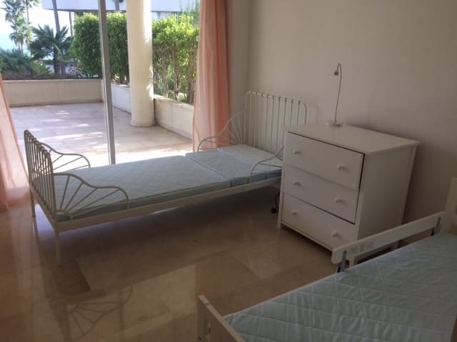 4 chambre Appartement à vendre à Estepona avec piscine - 965 000 € (Ref: 9725429)