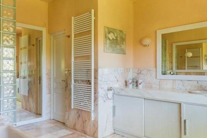 5 soverom Villa til salgs i Benahavis med svømmebasseng - € 1 795 000 (Ref: 9725431)