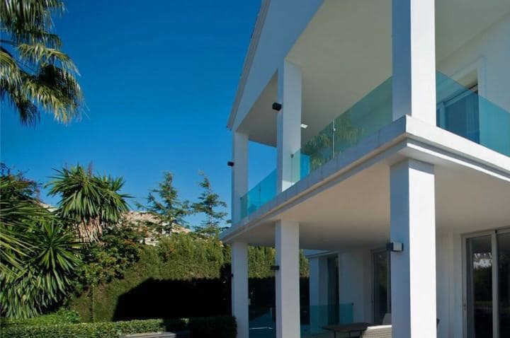 4 Zimmer Villa zu verkaufen in Puerto Banus mit Pool Garage - 1.995.000 € (Ref: 9725434)