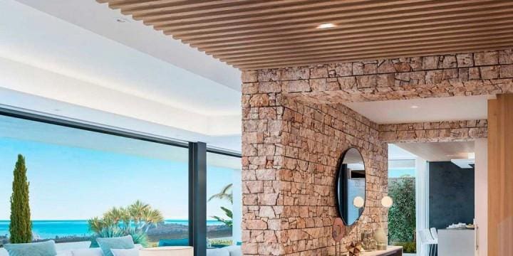 4 bedroom Villa for sale in Estepona with pool garage - € 1,295,000 (Ref: 9725448)