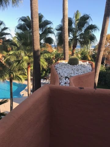 3 soveværelse Penthouse til salg i Puerto Banus, Marbella med swimmingpool garage - € 1.275.000 (Ref: 9725460)