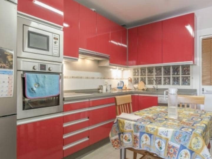 3 bedroom Apartment for sale in Benahavis with pool - € 305,000 (Ref: 9725464)