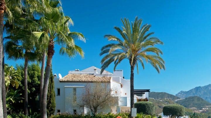 3 bedroom Apartment for sale in Benahavis with pool - € 305,000 (Ref: 9725464)