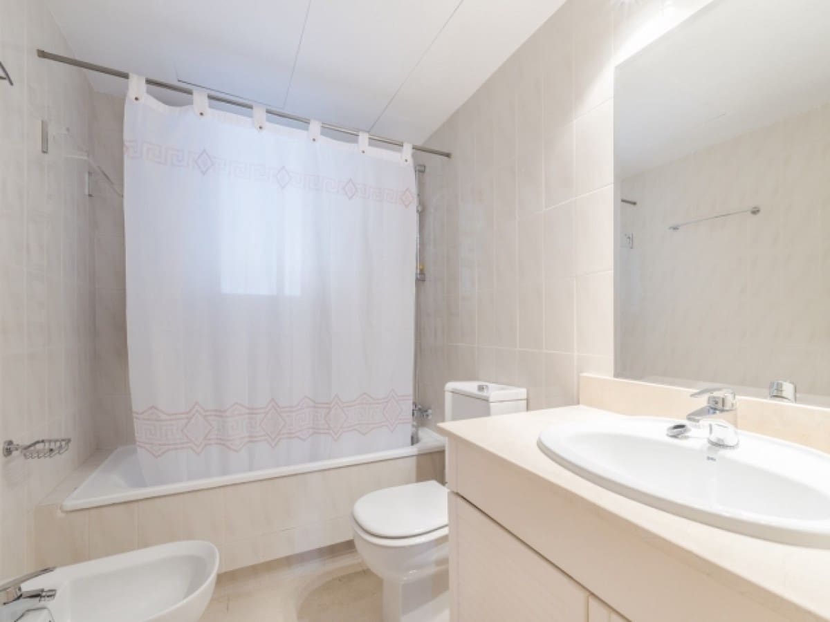 3 bedroom Apartment for sale in Benahavis with pool - € 305,000 (Ref: 9725464)