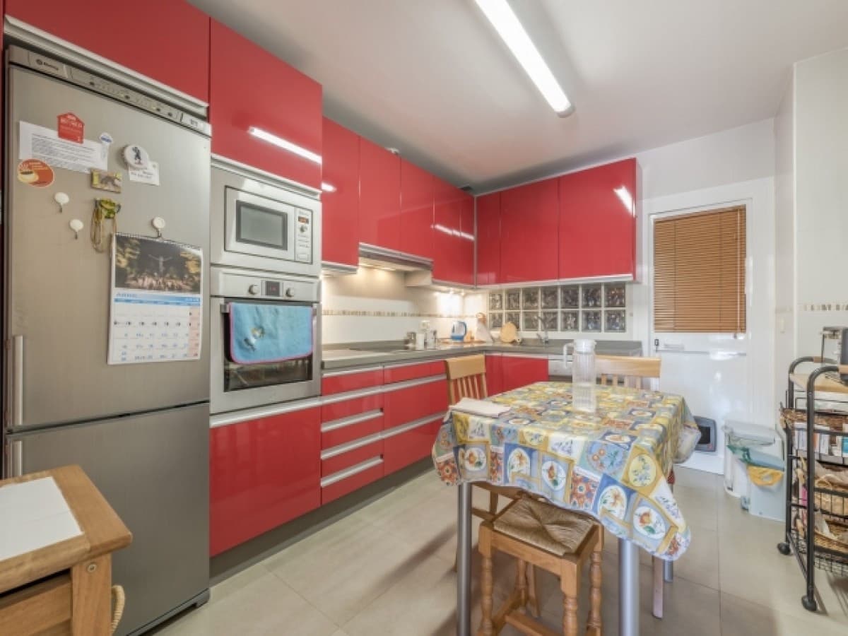 3 bedroom Apartment for sale in Benahavis with pool - € 305,000 (Ref: 9725464)