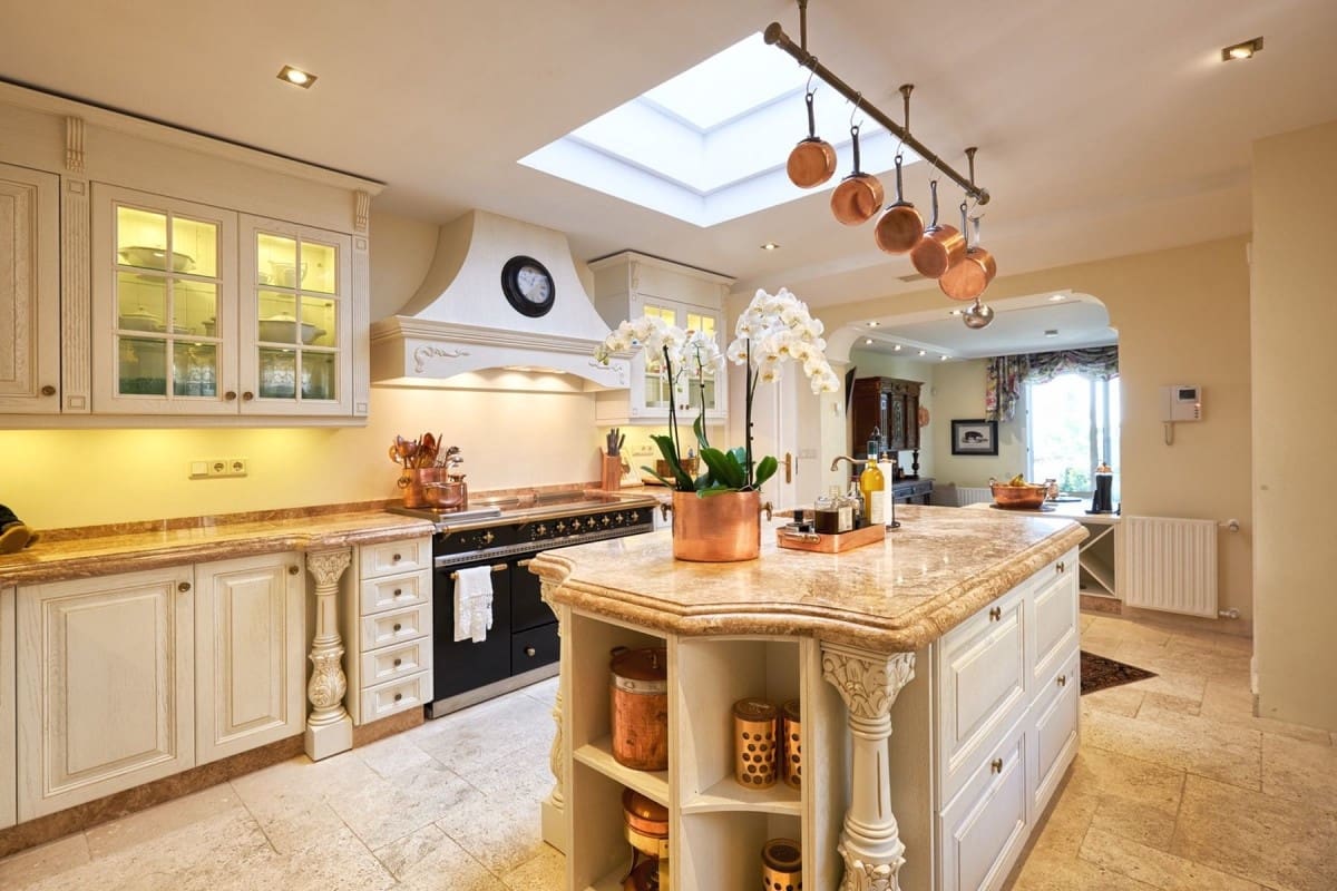 7 soveværelse Villa til salg i Marbella med swimmingpool garage - € 3.850.000 (Ref: 9725469)