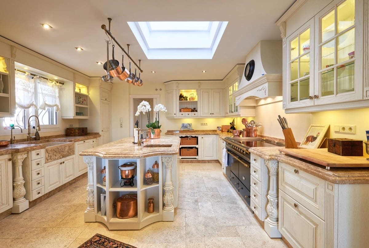 7 soveværelse Villa til salg i Marbella med swimmingpool garage - € 3.850.000 (Ref: 9725469)