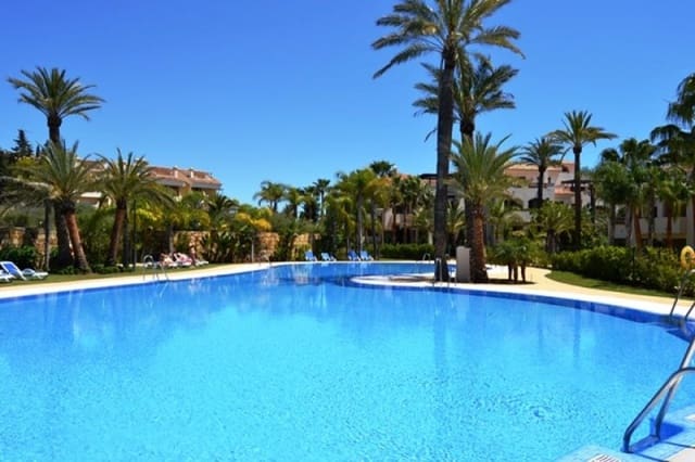 3 quarto Apartamento para venda em Puerto Banus, Marbella com piscina garagem - 525 000 € (Ref: 9725470)