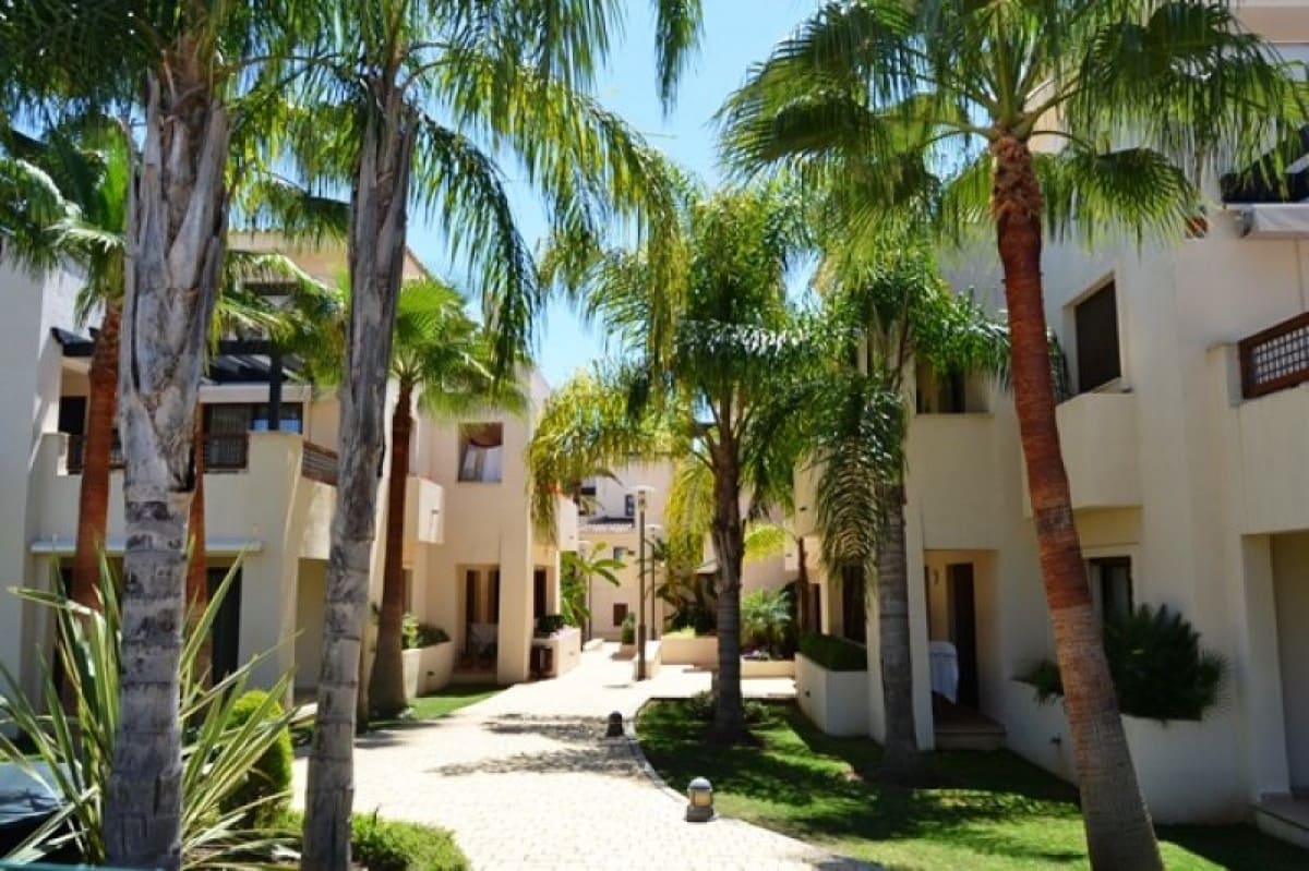 3 quarto Apartamento para venda em Puerto Banus com piscina garagem - 525 000 € (Ref: 9725470)