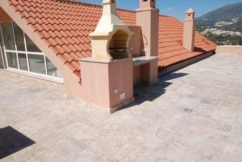 3 chambre Penthouse à vendre à Marbella avec piscine - 1 240 000 € (Ref: 9725474)