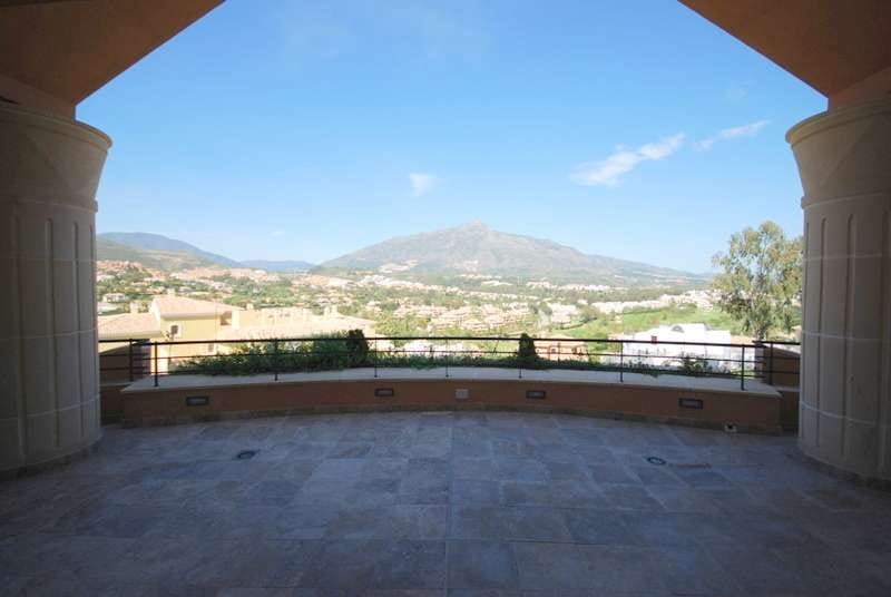 3 chambre Penthouse à vendre à Marbella avec piscine - 1 240 000 € (Ref: 9725474)