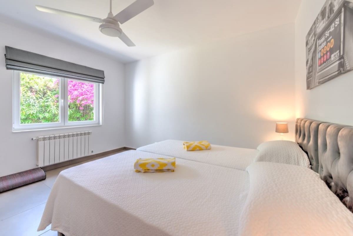 4 sovrum Villa till salu i Marbella med pool garage - 1 399 000 € (Ref: 9725483)