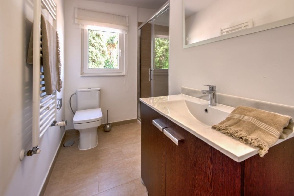 4 sovrum Villa till salu i Marbella med pool garage - 1 399 000 € (Ref: 9725483)