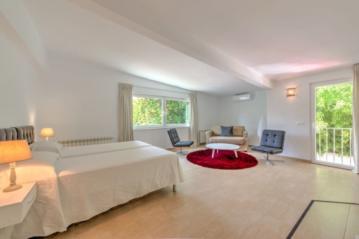 4 sovrum Villa till salu i Marbella med pool garage - 1 399 000 € (Ref: 9725483)