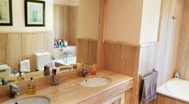 2 soverom Penthouse til salgs i Marbella med svømmebasseng garasje - € 495 000 (Ref: 9725486)