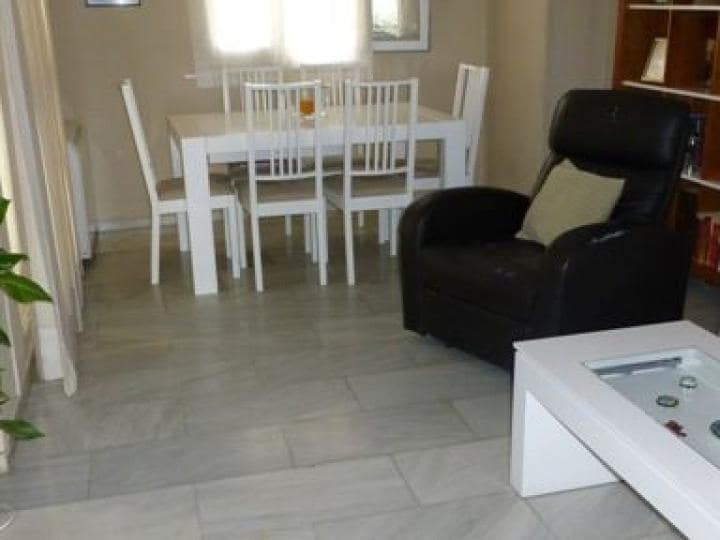 4 sovrum Lägenhet till salu i Nueva Andalucia med pool garage - 439 000 € (Ref: 9725499)