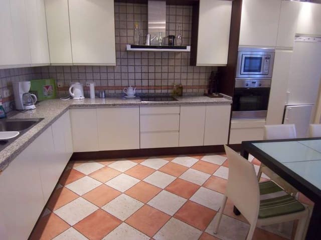 6 Zimmer Villa zu verkaufen in Puerto Banus, Marbella mit Pool - 1.250.000 € (Ref: 9725502)