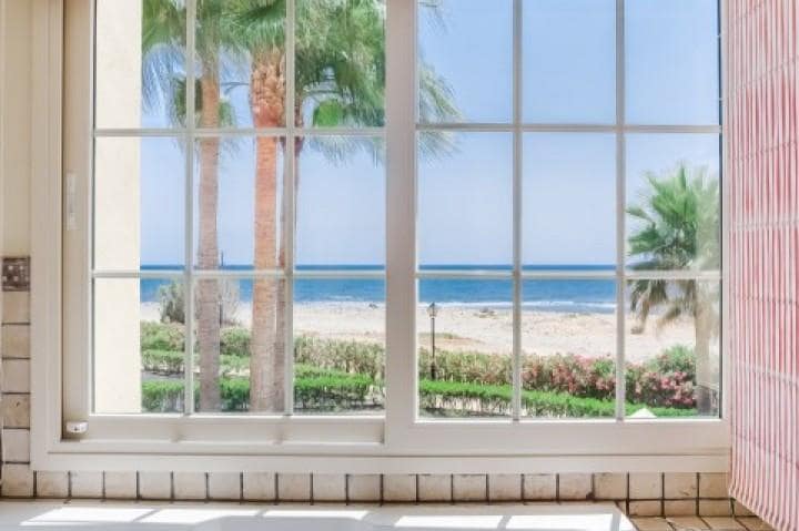 5 sypialnia Willa na sprzedaż w Marbella z basenem garażem - 1 950 000 € (Ref: 9725505)