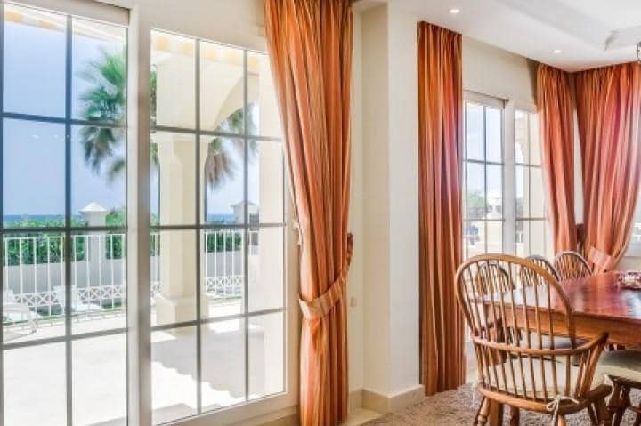 5 sypialnia Willa na sprzedaż w Marbella z basenem garażem - 1 950 000 € (Ref: 9725505)